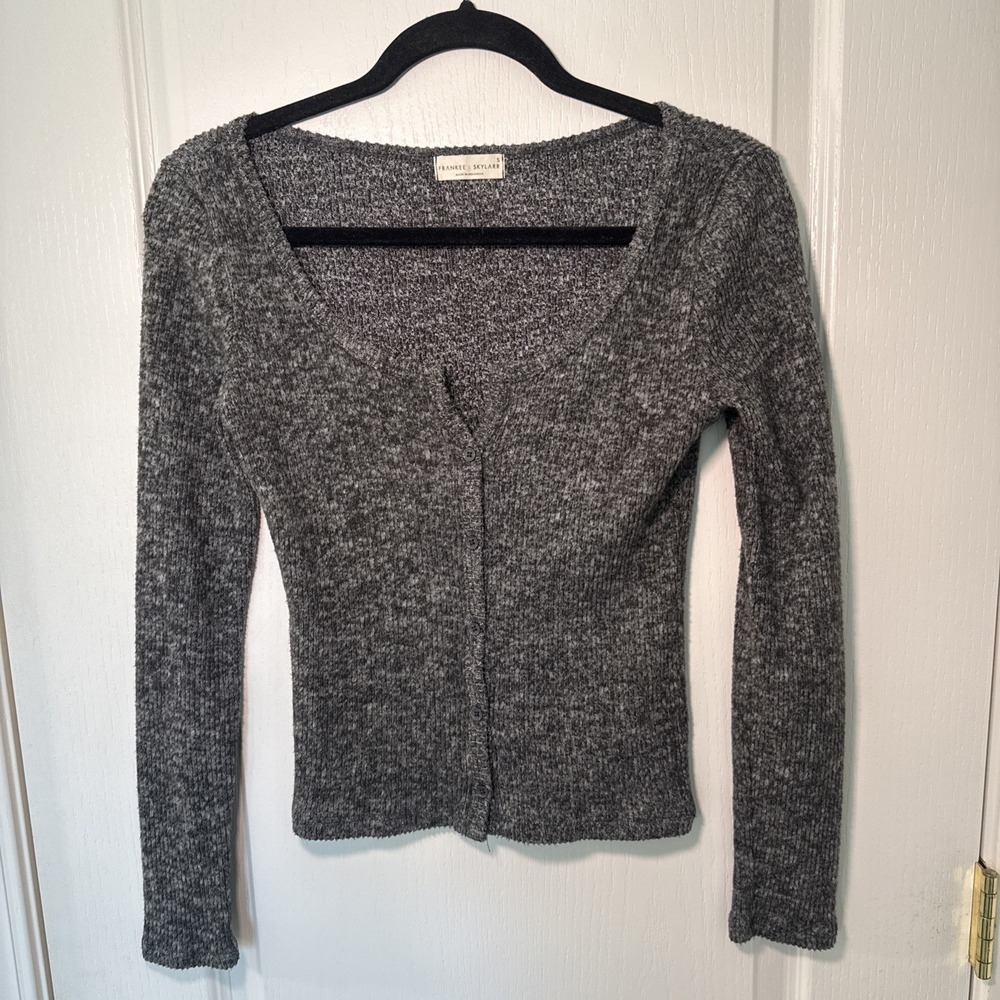 Frankee & Skylarr Gray Ribbed Button Front Knit Top Long Sleeve Scoop Neck Sz S